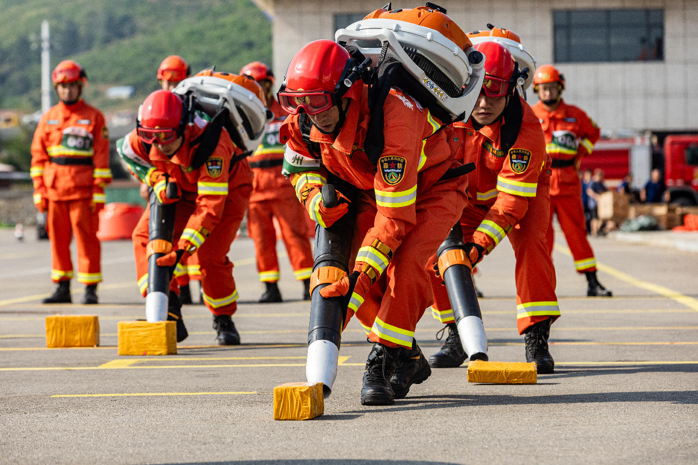 2025年全省林草行业森林消防职工职业技能大赛和综合演练在本溪举行